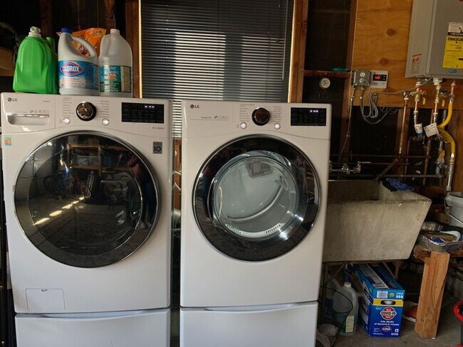 Building Photo - Charming 3-bedroom, 2-bathroom