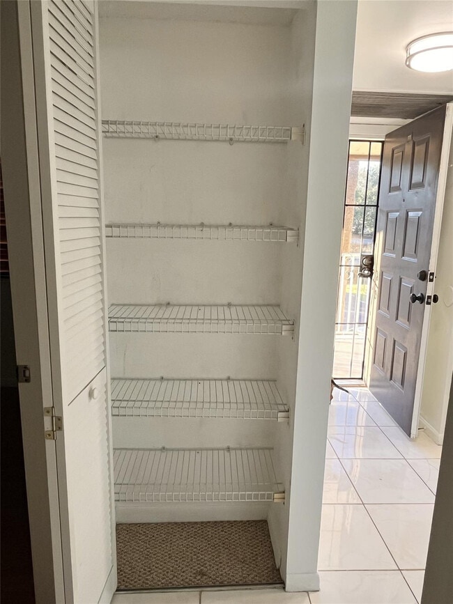 Building Photo - 2423 NW 89th Dr