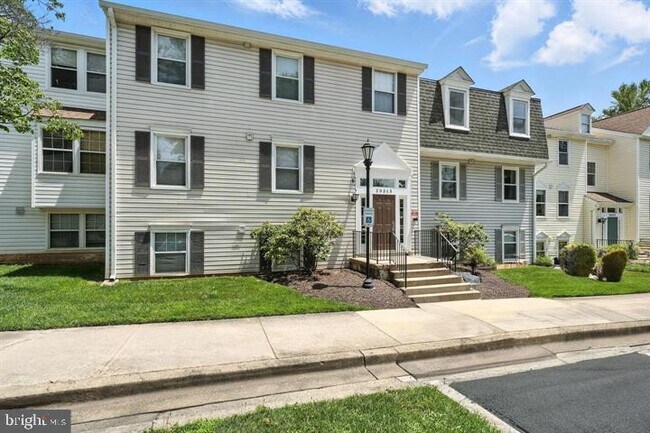 Building Photo - 20315 Beaconfield Terrace