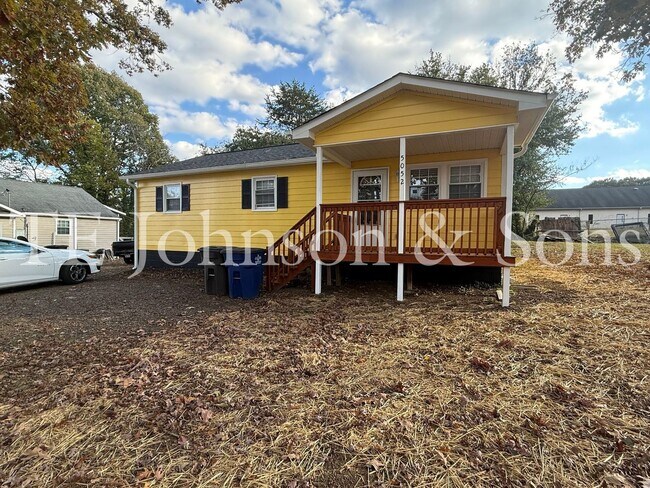 Primary Photo - Cozy 3 Bedroom Home with Modern Touches in Winston-Salem