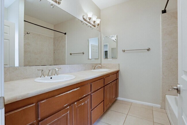 Building Photo - 3 Bedroom Home Available Now!
