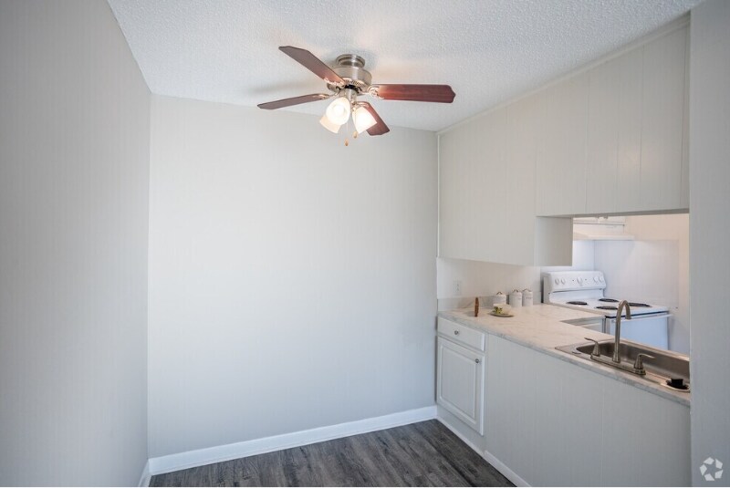 Building Photo - 1005 Hickory Hill Ln