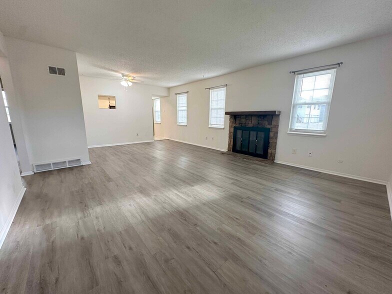 Building Photo - 11004 NW Player Dr