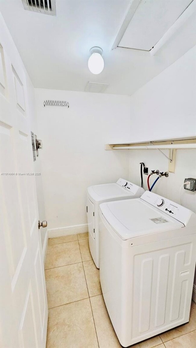 Building Photo - 3182 SW 25th Ter