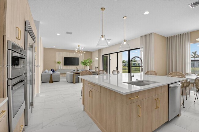 Building Photo - 8356 Royal County Down Rd