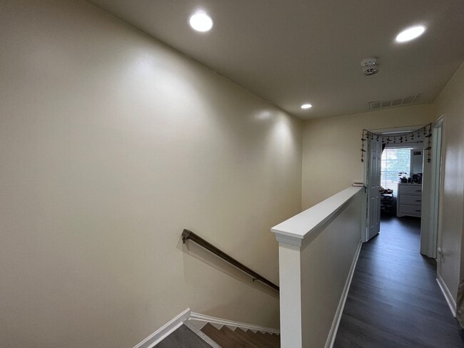 Building Photo - Charming 2BD, 2.5BA Cary Townhome with Sto...