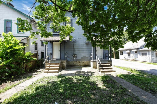 Building Photo - 498-500-500 N Champion Ave
