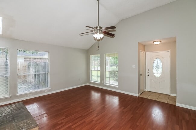 Building Photo - 6426 New World Dr
