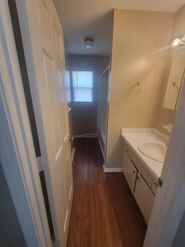 Building Photo - 3351 Moundview Ct