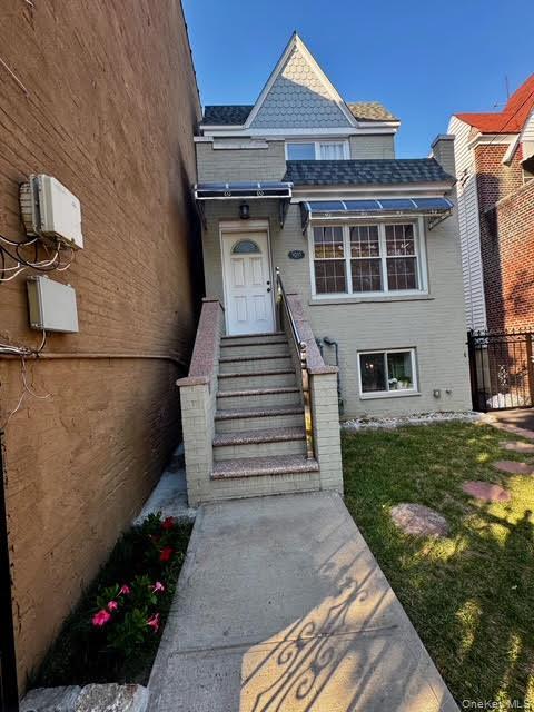 Primary Photo - 1011 E 227th St