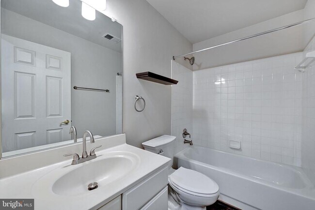 Building Photo - 14203 Plum Run Way