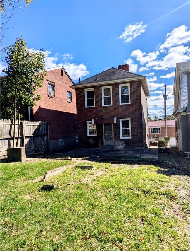 Building Photo - Now Available – Spacious 2 Bedroom Single-Family Home in Pittsburgh’s East End