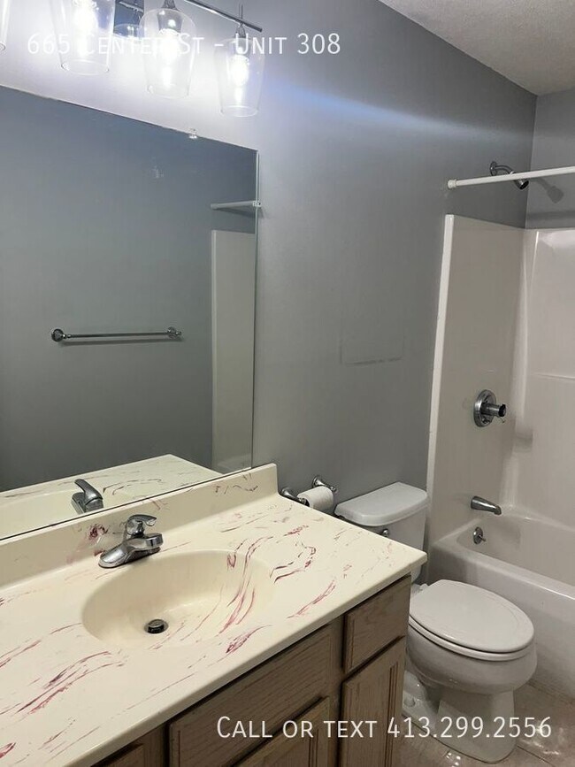 Building Photo - 665 Center St