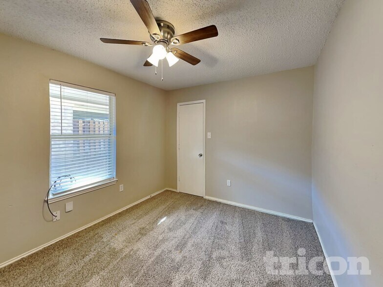 Building Photo - 1210 Hidden Creek Dr