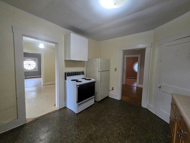 Building Photo - 9 Academy Ln
