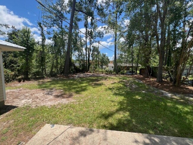 Building Photo - 2 Bedroom House - Walk to VSU!