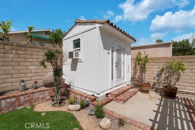 Building Photo - 6305 Crebs Ave
