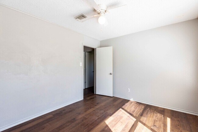 Building Photo - 8423 Parry Path