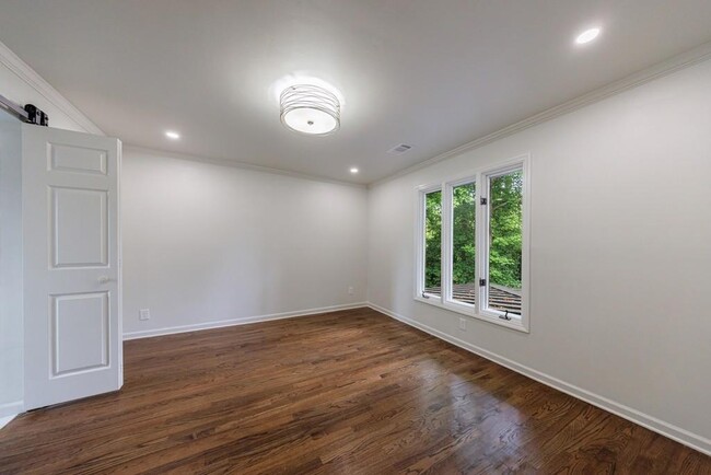 Building Photo - 459 Atlanta Country Club Dr