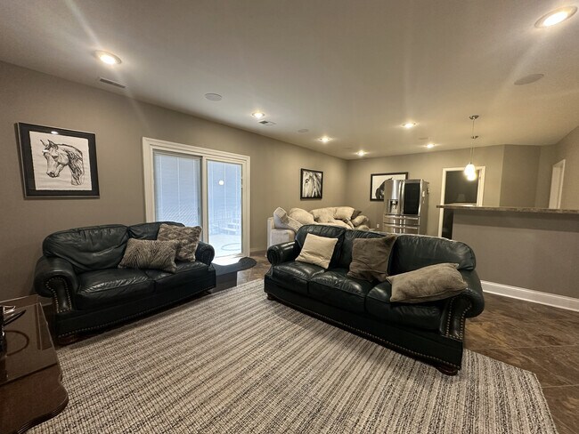 Building Photo - 2424 Calendula Rd