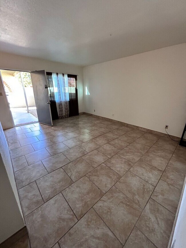 Building Photo - Cozy and convenient 2 bedroom home