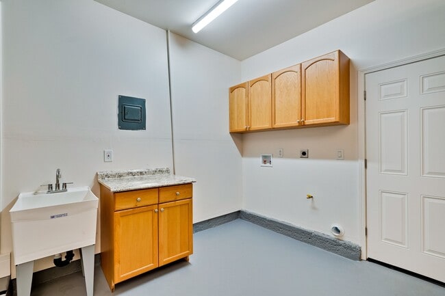 Building Photo - 1660 S Capitol Ave