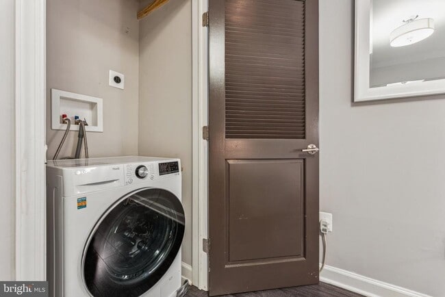 Building Photo - 1833 California St NW