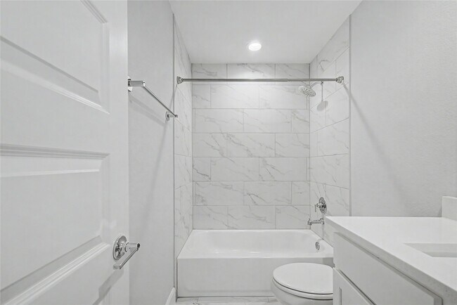 Building Photo - 911 W 35th St