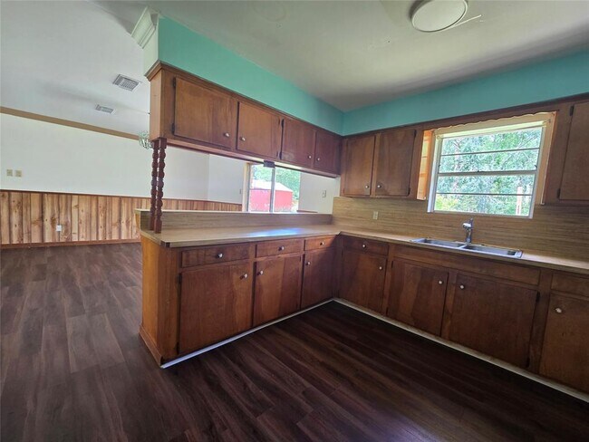 Building Photo - 505 Mable St