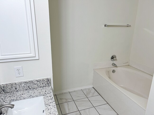 Building Photo - 16718 Stoney Glade