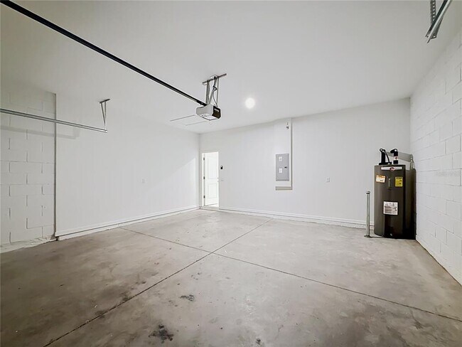 Building Photo - 418 Quayside Ave