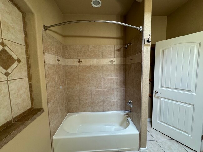 Building Photo - 682 La Melodia Dr