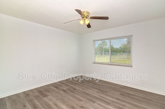 Building Photo - 921 Burn Dr NE