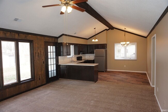 Building Photo - 7231 Elmbrook Dr