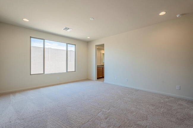 Building Photo - 5944 E Melinda Ln