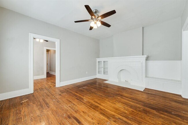 Building Photo - 2609 N Shartel Ave