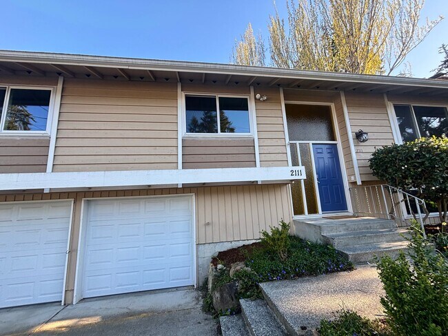 Building Photo - Gorgeous 4-Bd House | Huge Deck, Huge Fenced Yard, & Bonus Room!