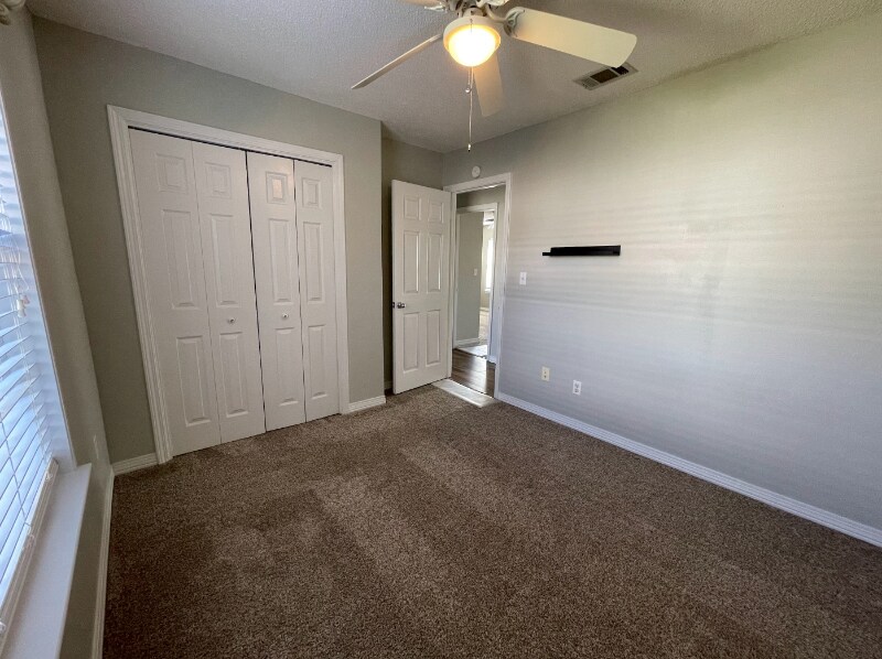 Building Photo - 447 Apple Dr
