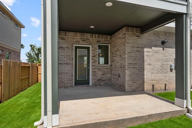 Building Photo - 1326 Shaded Rock Dr