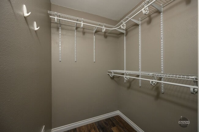 Building Photo - MUST SEE! | 4 BEDROOM 2.5 BATHROOM HOUSE |...