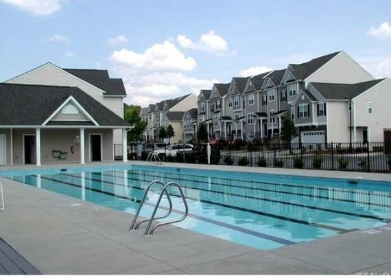 Building Photo - 204 Station Dr