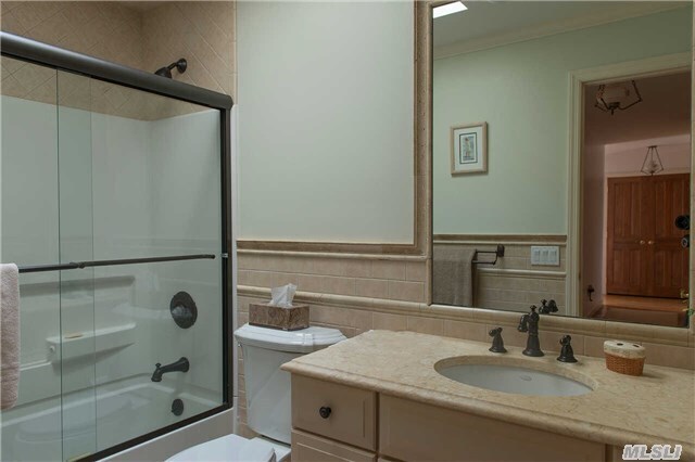 Building Photo - 130 Watersedge Way