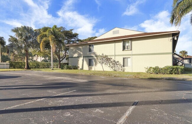 Building Photo - 6392 Chasewood Dr