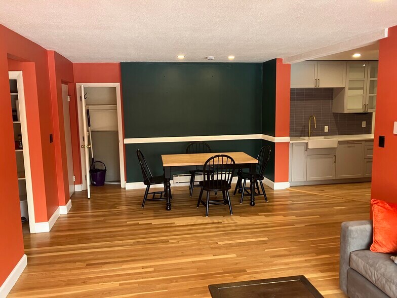 Building Photo - 505 Centre St