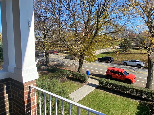 Building Photo - 2516 Beechwood Blvd