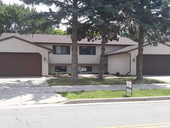Primary Photo - 1534 S Nicolet Rd
