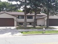 Building Photo - 3 Bedroom 2 Bath Townhome in Appleton