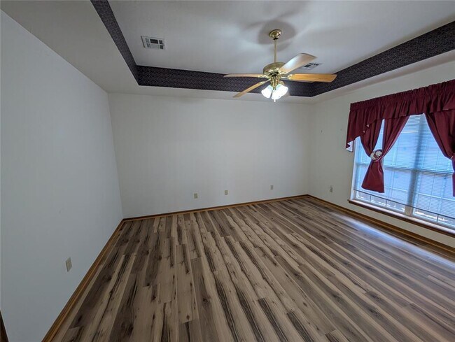 Building Photo - 2817 Brompton Dr