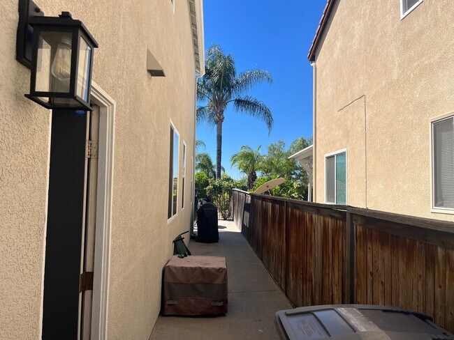 Building Photo - Pool Home - 4 bedroom - Paseo Del Sol