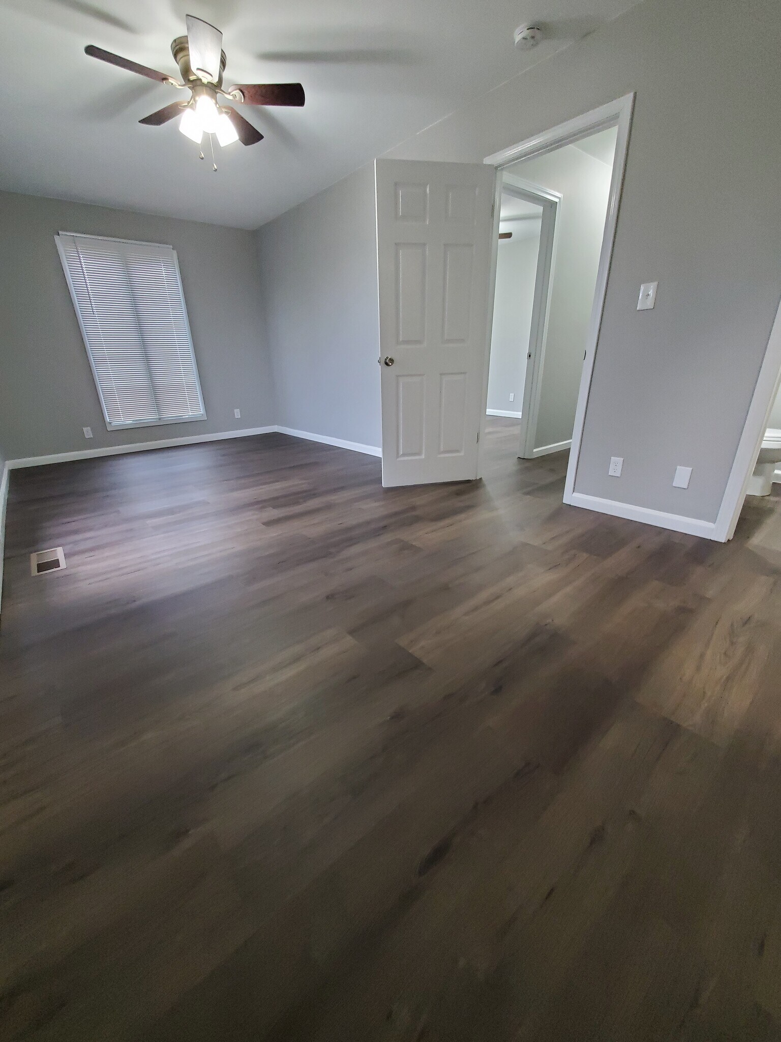 Building Photo - 12 Pebble Ct